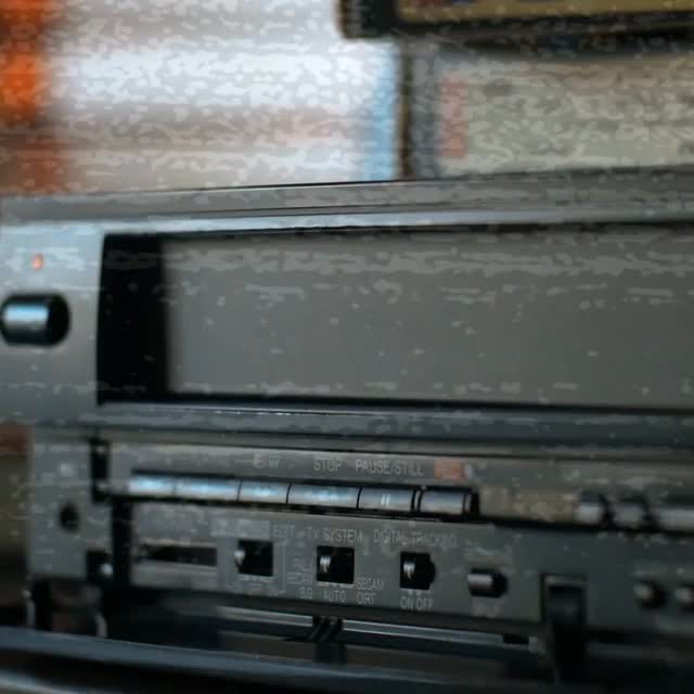 Julklappstips!
Digitalisera gamla videokassetter och ge dem på ett USB-minne i julklapp. Du kan hämta kassetterna till oss så fixar vi det för 20€ / kassett. Hör av dig!